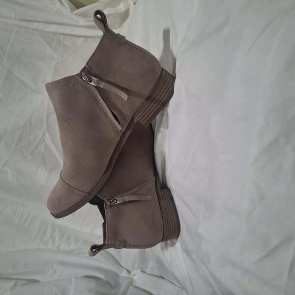 Toms Gray Ankle Boots with Elastic Panels - Picture 4 of 12